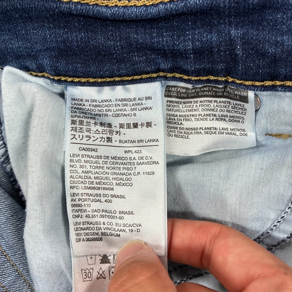 Levi's Womens Boyfriend Jeans Size 31 Medium Wash Denim Stretch Mid Rise - Picture 4 of 12